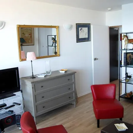 Studio A A 20 M De La Plage Avec Vue Sur La Mer Terrasse Amenagee Et Wifi アパート *